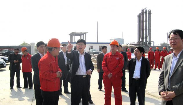 東營(yíng)市委副書記、市長(zhǎng)趙豪志到公司項(xiàng)目工地現(xiàn)場(chǎng)辦公